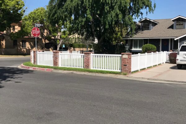 Vinyl Closed Top Picket Fence