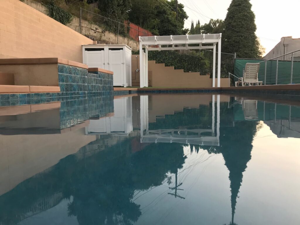 Why-vinyl-is-perfect-for-pool- fences