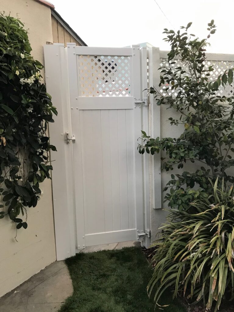 Pros-and-cons-of-hiring-a-vinyl-fencing-contractor-in-Los-Angeles
